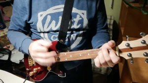 Джазовая электроукулеле на чистом звуке.