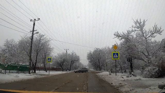 В КРАСНОДАРЕ НАСТАЛИ СНЕЖНЫЕ ДНИ  РАБОТА В ТАКСИ  ЯНДЕКС ТАКСИ koprulit