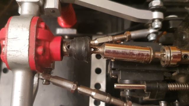 То, о чём молчат обзорщики на YouTube: ремонт ходовой Defender MN99S. смотреть онлайн