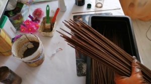 Красим трубочки морилкой мокко в два приёма