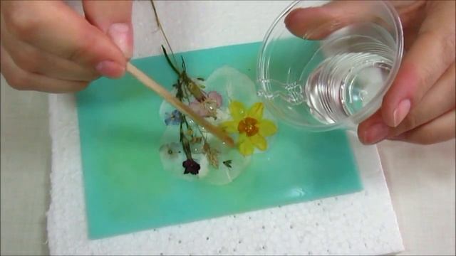 Цветочная брошь из эпоксидной смолы / Epoxy resin jewelry real flowers