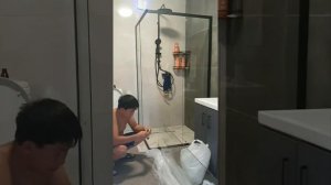 установка Душевой  ширмы Квадро Black 100×100 чёрный.