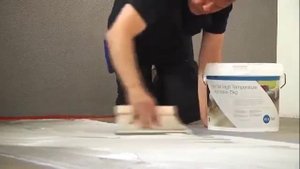 Видео-инструкция по укладке кварцвиниловой плитки на клей к полу