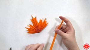 Осенние листья из бумажных гармошек