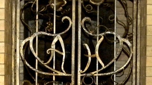 Красивая кованая буква А и буква К из металла, вензель ,монограмма , ковка на двери