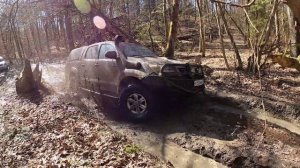 Toyota Hilux и Nissan Frontier на бездорожье