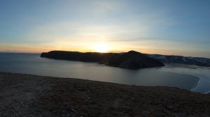 Закат с видом на залив Усть-Анга озера Байкал, вблизи деревни Хурай-Нур, Ольхонский район (таймлапс)