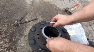 Замена сальника задней ступицы ДАФ ЛФ 45.