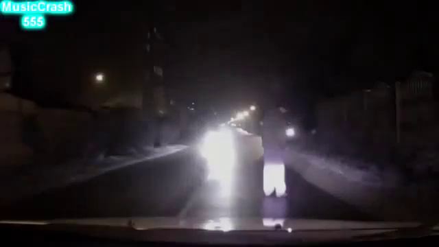 Неадекватные пешеходы переходят дорогу