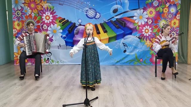 Соловьева Виктория, фольклорный коллектив "Васильки" - р.н.п. "Раз два, горе не беда" смотреть онлайн