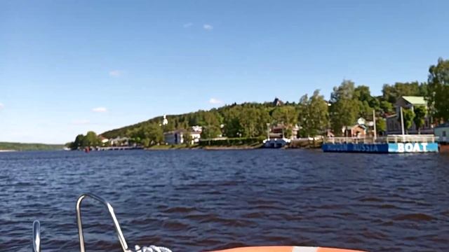 Катаем Хасок на моторной лодке. Первый заплыв собак по реке