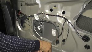 How to remove electric window lift Skoda Fabia 2
