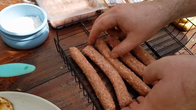 Горячий перекус. Лаваш, овощи, сосиски