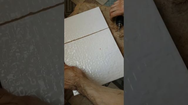 Обрезка кафельной плитки практически без инструмента или подручным инструментом. Мастерская Тяп Ляп смотреть онлайн