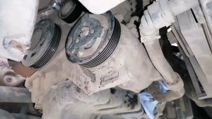 Skoda Octavia A-7 1,4 CHPA посторонний шум при работающем ДВС.