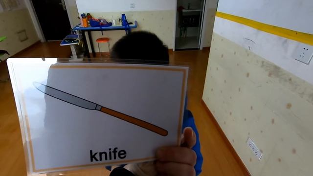 Flash card game with sticky ball - ESL game - ESL teaching tips - Mike's Home ESL смотреть онлайн