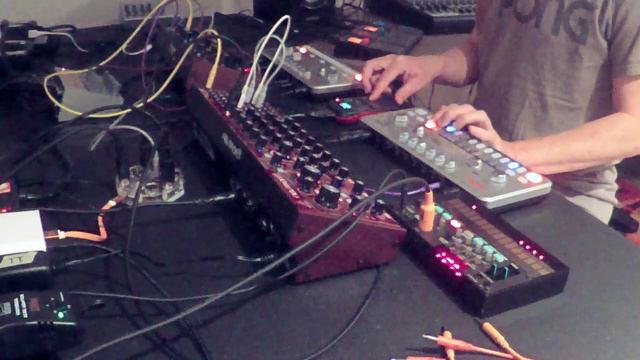 TT-303 TT-606 Neutron DFAM FM - Live Techno Jam - 2018-10-12 смотреть онлайн