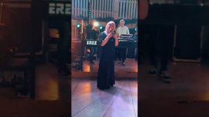 Трогательная песня Мамы для Сына на свадьбе.שיר של אמא בחתונה של בן ברוסית ו בעברית.