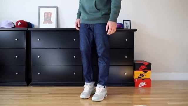 Slim Fit Denim VS Straight Fit Denim - Which Is Better Styled With Sneakers? смотреть онлайн