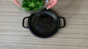 Семга в духовке с брокколи и помидором в сливочном соусе. Очень вкусно и легко!