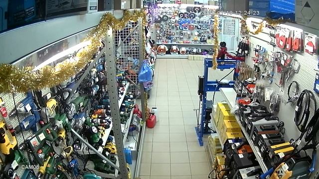 В Калининграде мужчина вынес из магазина шуруповёрты смотреть онлайн