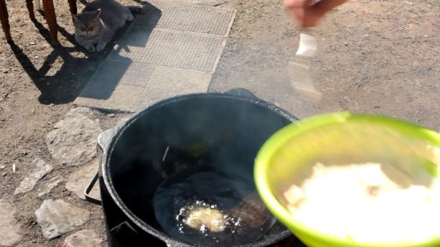 КРАСНАЯ РЫБА ПО-ЦАРСКИ В КАЗАНЕ НА КОСТРЕ