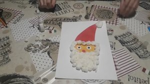 Дед Мороз из цветной бумаги и ваты: поделка для детей к Новому Году