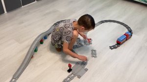 Собираем Лего поезд. Большая железная дорога Лего. Lego train.