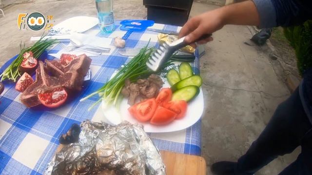 Стейк на углях. Шашлык из курицы. Маринад из киви. смотреть онлайн