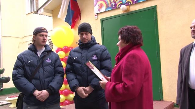 ЦСКА подарил воспитанникам Теплого Дома спортивную площадку