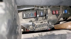 Чери М11 диагностический разъём