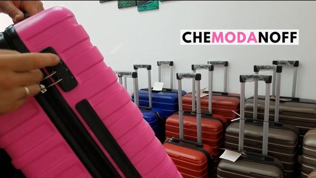 Ударопрочный, пластиковый чемодан на колесах смотреть онлайн