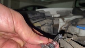 SKODA YETI changing a lighting bulb