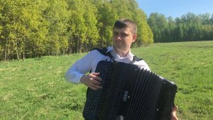 «Звездочка моя ясная» на баяне. Музыкант из Новосибирска Иван Адыбаев.
