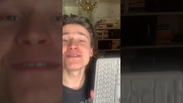 ЧТО НУЖНО ДЕЛАТЬ, ЧТОБЫ НАУЧИТЬСЯ БЫСТРО ПЕЧАТАТЬ НА КЛАВИАТУРЕ ДВУМЯ РУКАМИ? || секретный лайфхак смотреть онлайн