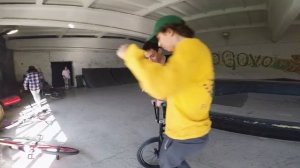 BMX РАЗБОРКИ С ОХРАНОЙ ТЕСТИРУЕМ ПЕРЦОВЫЙ БАЛЛОНЧИК