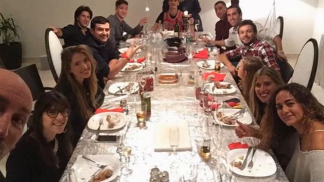 Как футболисты отметили последний Новый год смотреть онлайн