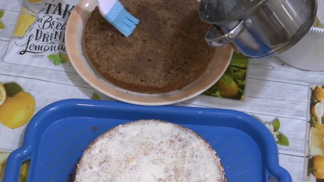 Масляный крем со сгущенкой. Сироп для пропитки бисквита - Собираем торт бисквит.
