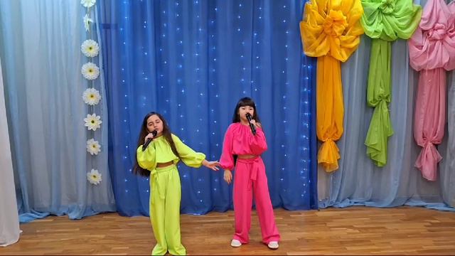 Обнимем этот мир смотреть онлайн