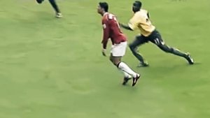 ВРАТАРЬ ОТБИЛ ВСЕ ПЕНАЛЬТИ ЛИЦОМ. Эпические сейвы вратарей лицом. Футбольный топ @user-ov9ve4hg8p