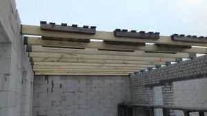 Подготовка деревянных балок перекрытия и монтаж в одиночку