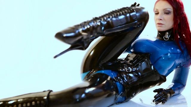 Fierce and wild in Heavy Rubber смотреть онлайн