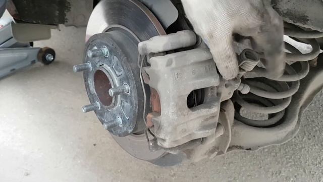 Быстрая проверка заднего суппорта при смене колес смотреть онлайн