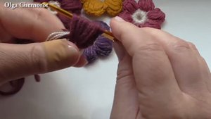 Маленький простой  цветок из пышных столбиков.  A little simple flower in lush bars