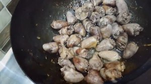 Салат из куриных сердечек с грибами простой и вкусный