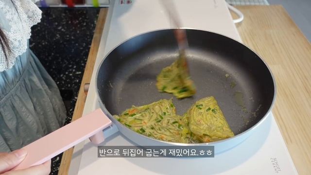 ENG)vlog?피자 배달 시켜먹고 계속 만드는 집밥 요리. 탄수화물 파티 하는 집순이 일상 브이로그. 달걀만두, 버섯간장덮밥, 새우볶음밥, 마약토스트, 감자탕,새우튀김,포텐피자