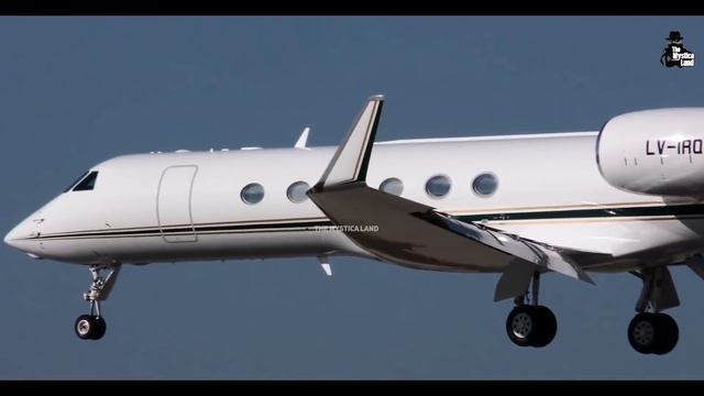 Ronaldo और Messi की लग्ज़री लाइफस्टाइल देखकर होश उड़ जाएंगे | Ronaldo vs Messi Lifestyle смотреть онлайн