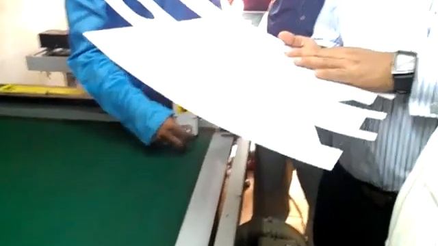 Резка картонной коробки с биговкой на планшетном режущем плоттере NB 0912A смотреть онлайн