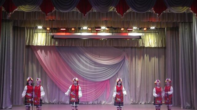 Народная украинская вокальная группа "Криница" - А я чернява, гарна, кучерява смотреть онлайн