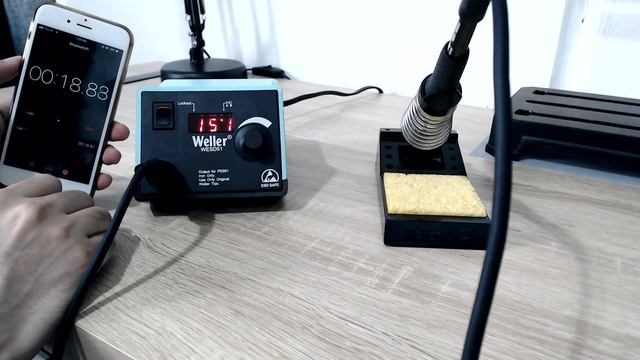 Una estacion de soldadura de calidad industrial - Weller WESD51 Review & Teardown смотреть онлайн